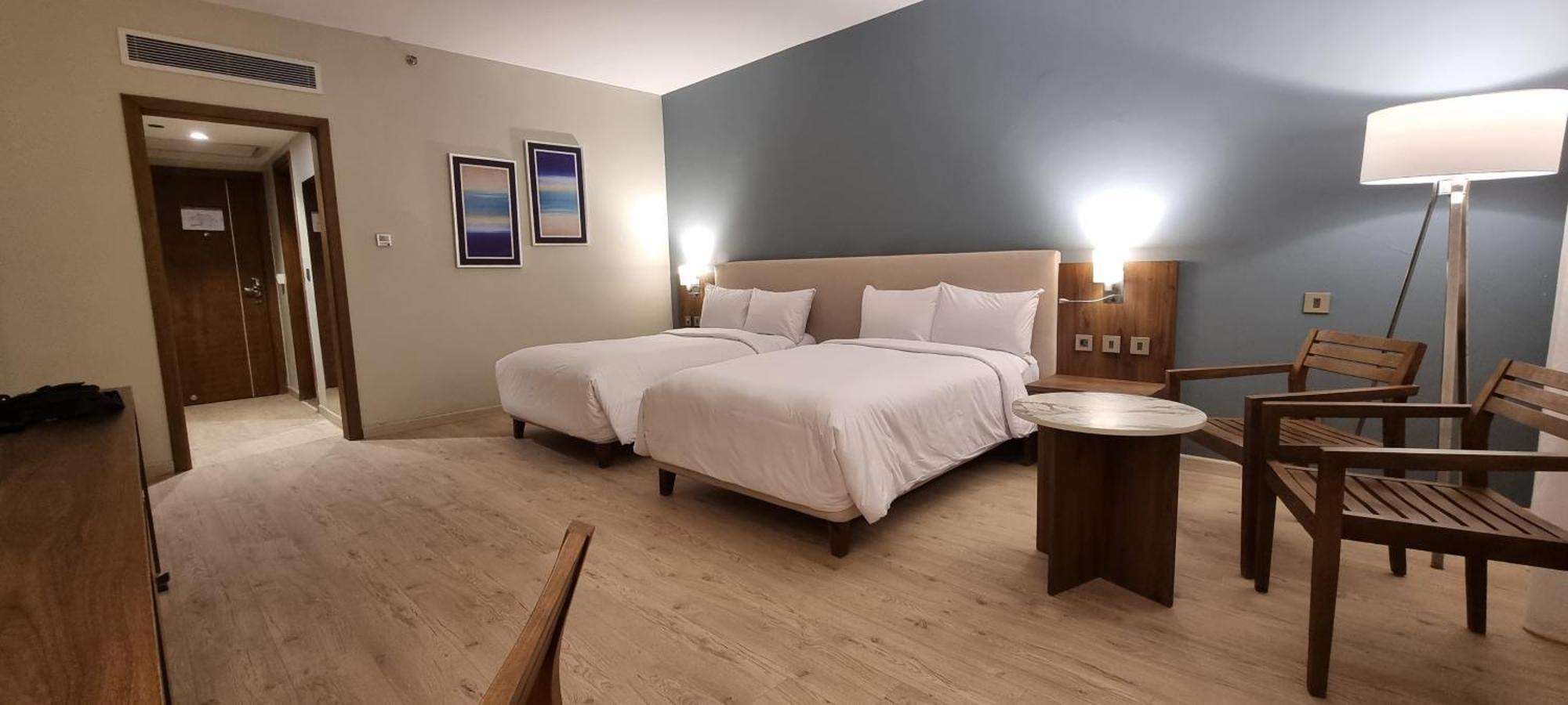 Phoenix Hotel & Wellness Sheikh Zayed City Екстериор снимка