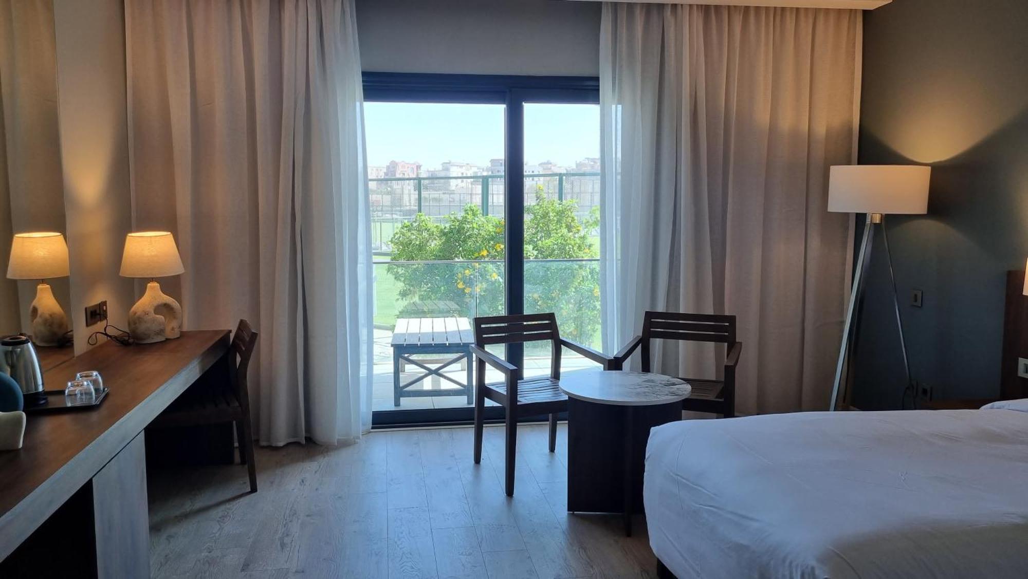 Phoenix Hotel & Wellness Sheikh Zayed City Екстериор снимка
