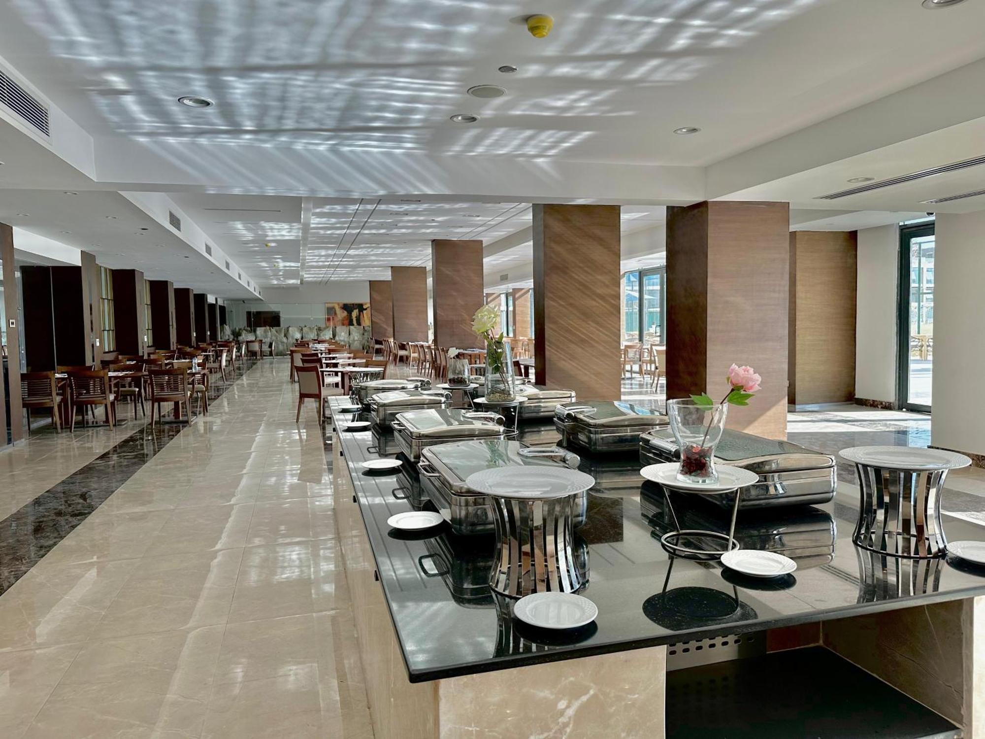 Phoenix Hotel & Wellness Sheikh Zayed City Екстериор снимка