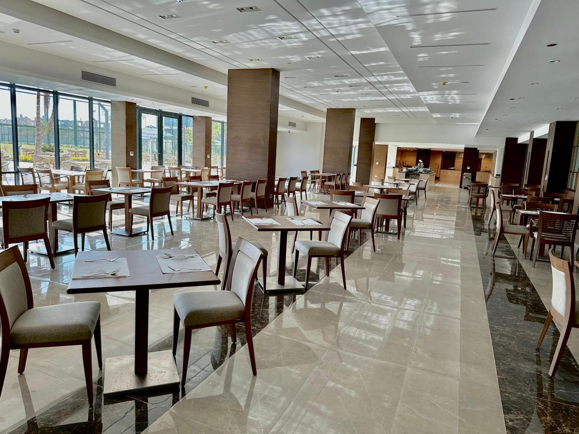 Phoenix Hotel & Wellness Sheikh Zayed City Екстериор снимка