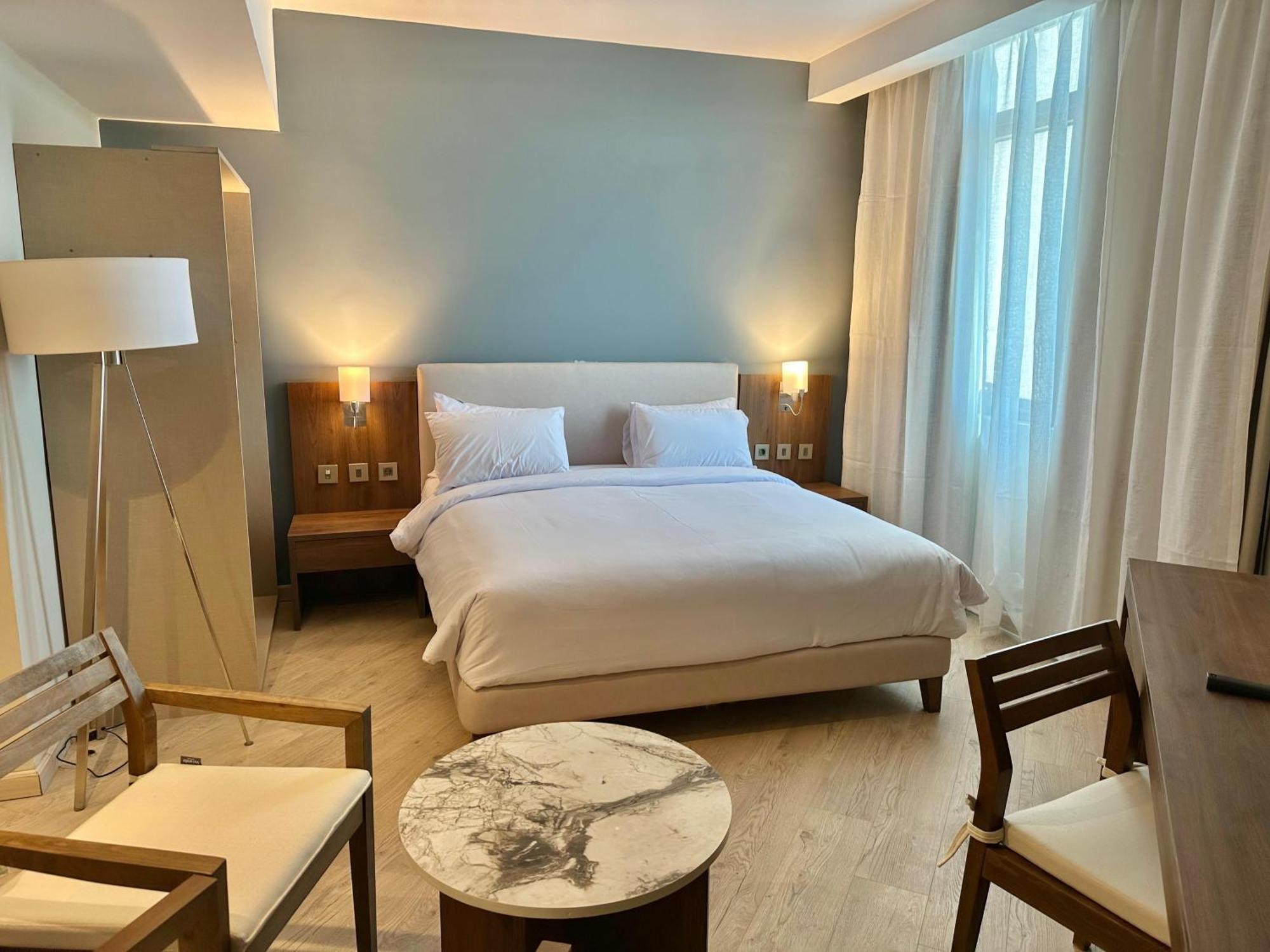 Phoenix Hotel & Wellness Sheikh Zayed City Екстериор снимка