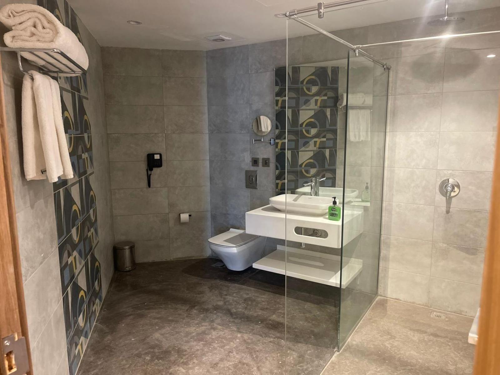 Phoenix Hotel & Wellness Sheikh Zayed City Екстериор снимка